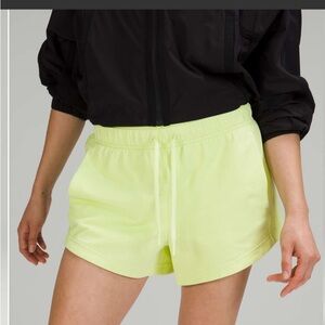 Lululemon inner glow 3in shorts